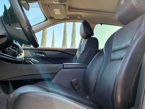 Used 2023 Nissan Rogue SV w/ SV Premium B Package FWD image 18