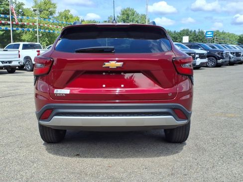 Used 2024 Chevrolet Trax LT w/ Driver Confidence Package FWD image 20