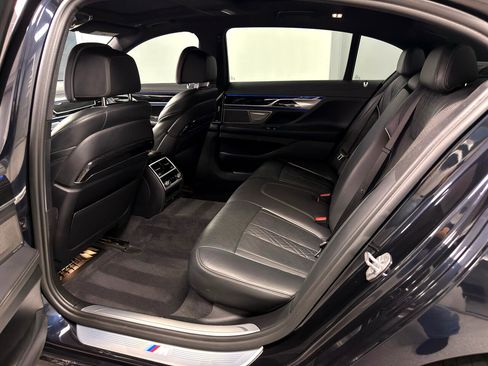 Used 2019 BMW 750i xDrive w/ M Sport Package image 32