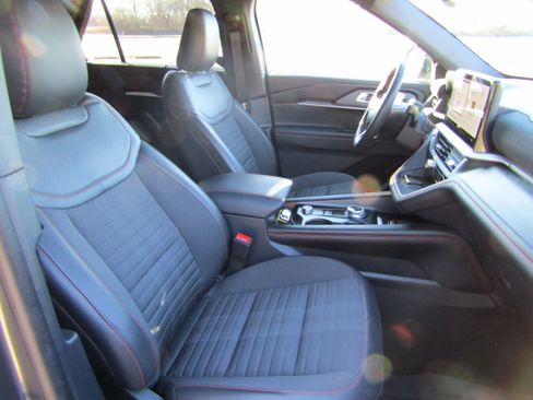 Certified 2025 Ford Explorer ST-Line w/ Premium Package image 19