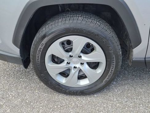 Used 2022 Toyota RAV4 LE FWD image 11