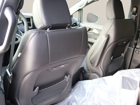 New 2026 Chrysler Pacifica Select FWD image 16