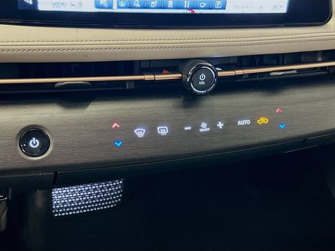 Used 2023 Nissan Ariya AWD image 24