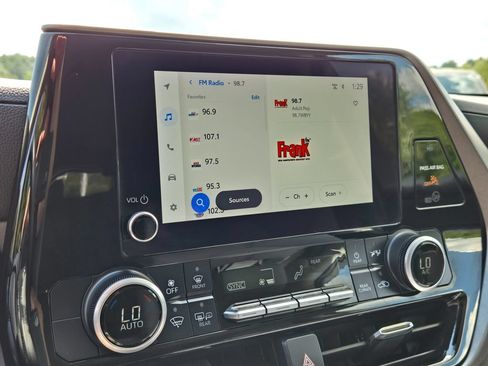 Used 2024 Toyota Highlander LE FWD image 24