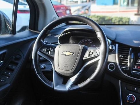 Used 2019 Chevrolet Trax LT w/ Driver Confidence Package FWD image 19