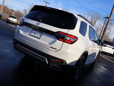 New 2025 Honda Pilot Touring image 7