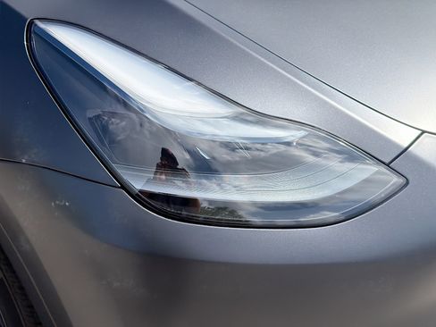 Used 2025 Tesla Model Y Long Range AWD/4WD image 33