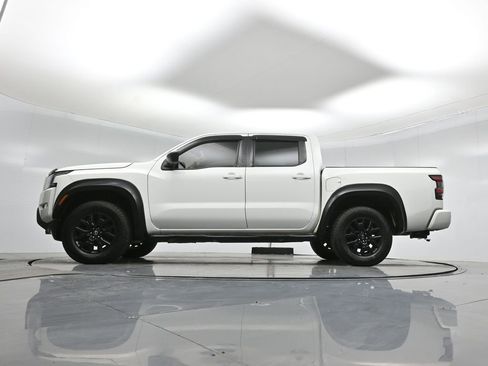 Used 2022 Nissan Frontier SV w/ Technology Package image 8