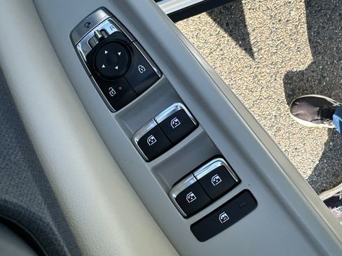 Used 2026 Kia Carnival EX FWD image 33