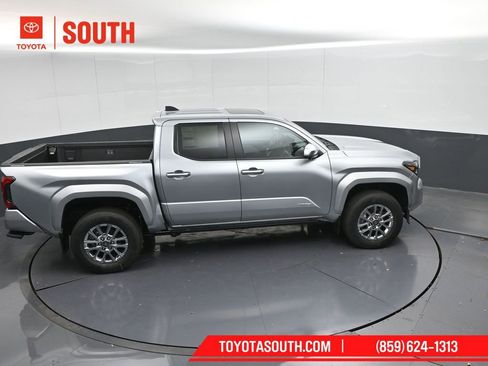 Used 2025 Toyota Tacoma Limited image 42