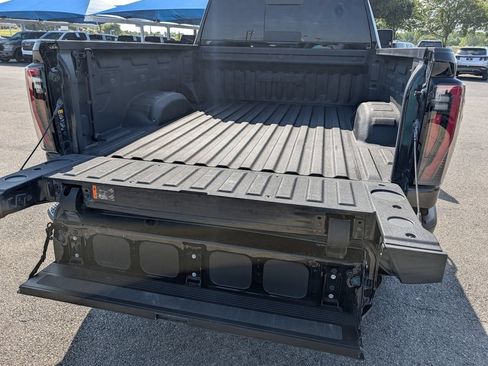 Used 2024 GMC Sierra 2500 AT4 w/ Technology Package AWD/4WD image 28