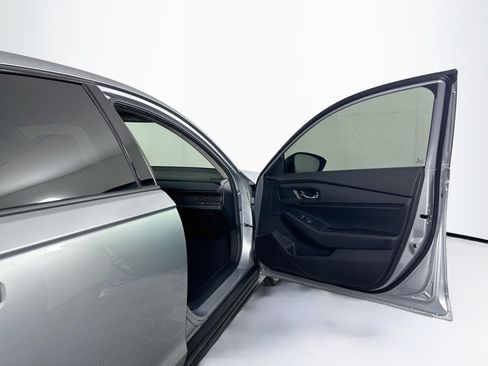 Used 2025 Honda Accord SE image 31
