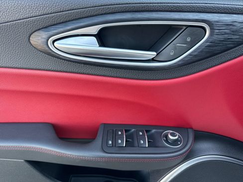 Used 2019 Alfa Romeo Giulia RWD image 10