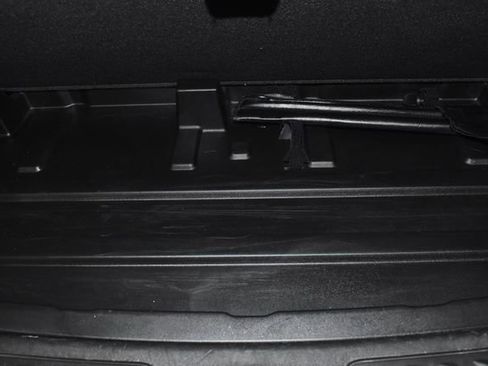 Used 2022 GMC Yukon SLE image 37