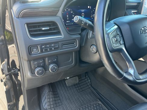 Used 2022 Chevrolet Tahoe Z71 w/ Luxury Package AWD/4WD image 18