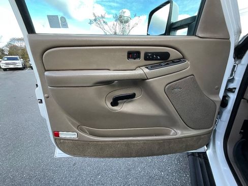 Used 2005 GMC Sierra 2500 SLT w/ Heavy-Duty Power Package image 13