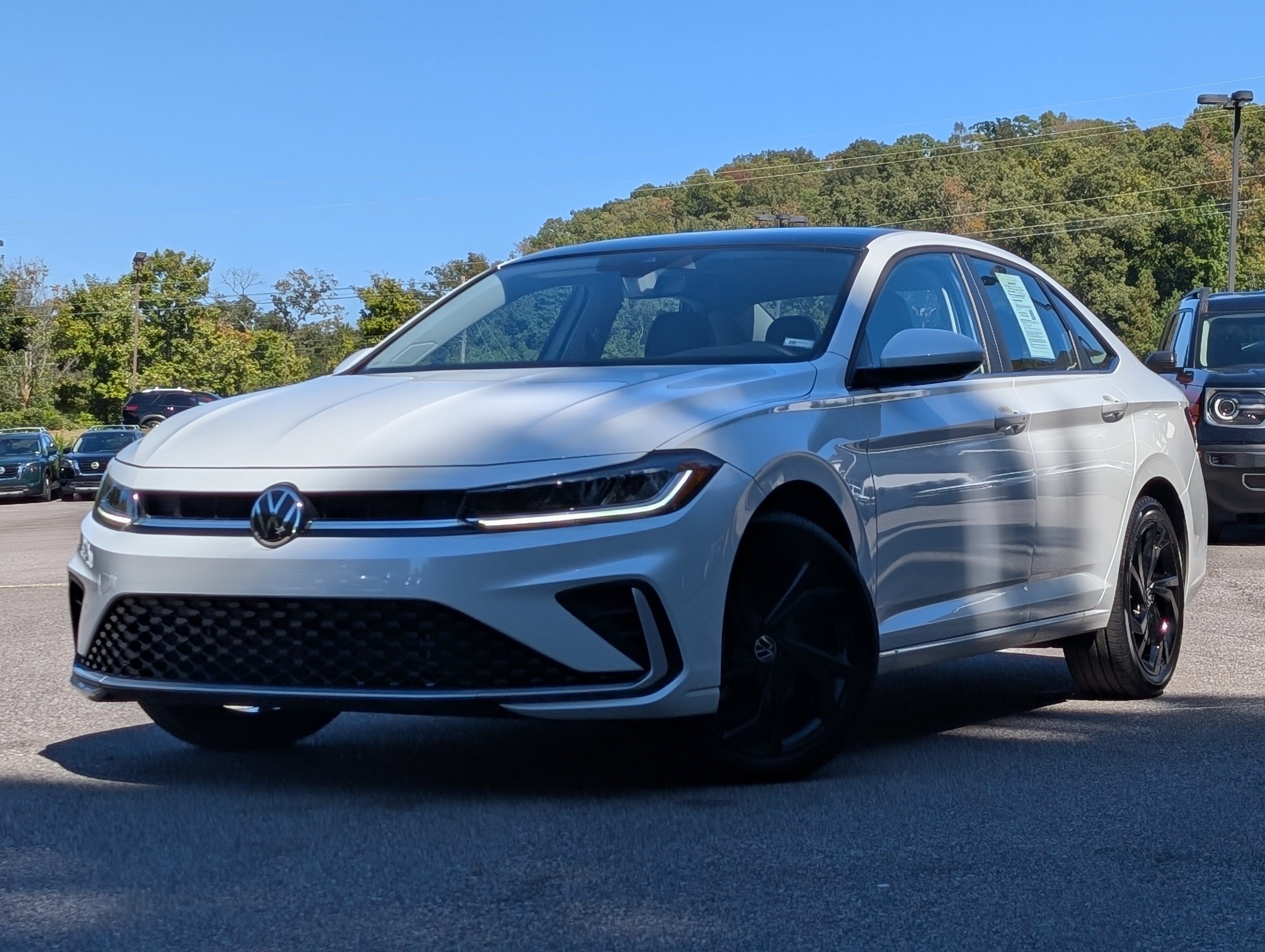 Used 2026 Volkswagen Jetta SE FWD image 4