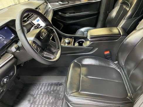 Used 2025 Jeep Grand Cherokee L Limited w/ Black Appearance Package image 21