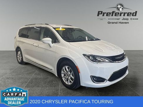 Used 2020 Chrysler Pacifica Touring-L FWD image 1