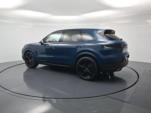Certified 2026 Porsche Cayenne AWD/4WD image 3
