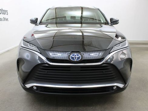 Used 2024 Toyota Venza XLE AWD/4WD image 7