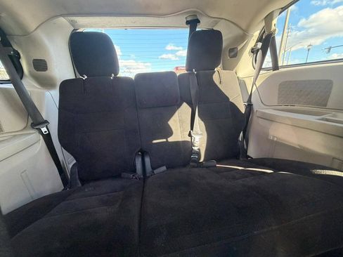 Used 2016 Dodge Grand Caravan SXT FWD image 5