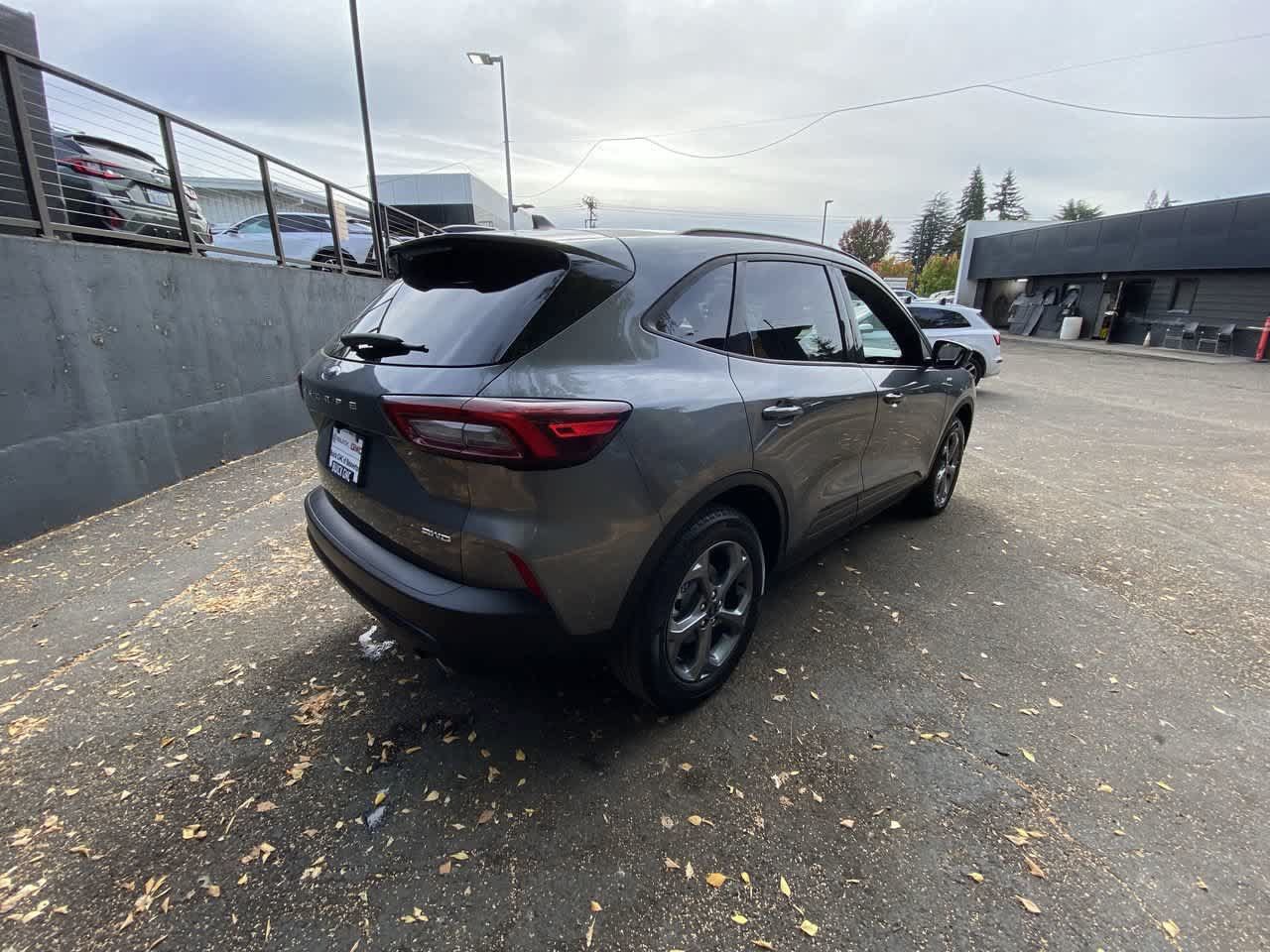 Used 2025 Ford Escape ST-Line Select AWD/4WD image 6