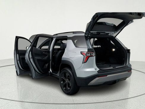 Used 2026 Chevrolet Equinox LT w/ Convenience Package II FWD image 11