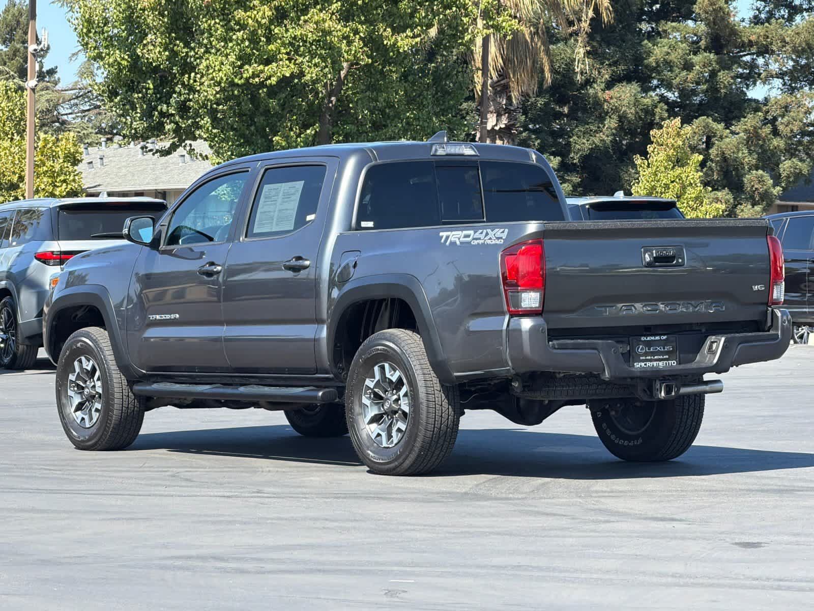 Used 2019 Toyota Tacoma TRD Off-Road AWD/4WD image 7