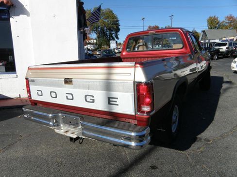 Used 1993 Dodge D/W Truck 150 image 2