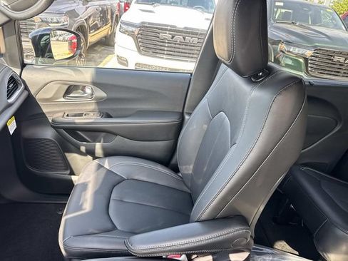 New 2027 Chrysler Pacifica Select w/ Family Tech Group FWD image 17