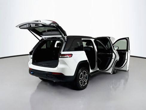 Used 2023 Jeep Grand Cherokee Trailhawk w/ Advanced Protech Group II AWD/4WD image 28
