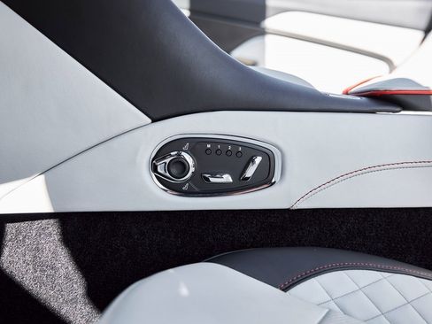 Used 2023 Aston Martin DBS Volante image 43