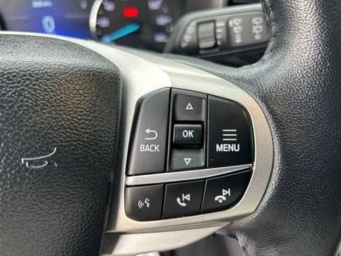 Used 2023 Ford Explorer XLT AWD/4WD image 18
