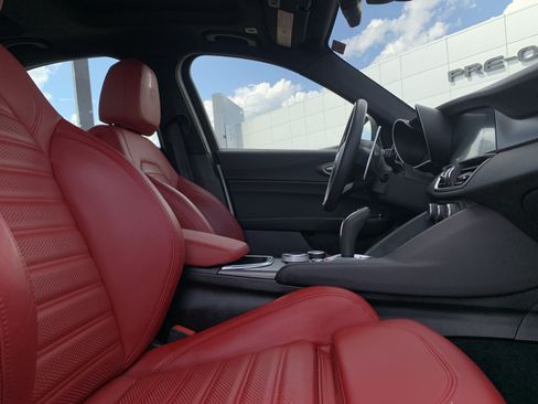 Used 2022 Alfa Romeo Giulia Veloce RWD image 30