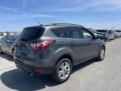 Used 2018 Ford Escape SE FWD image 2