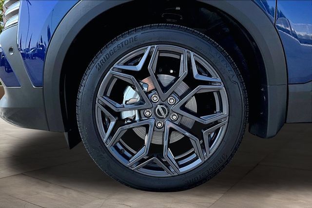 Certified 2025 Nissan Kicks SR AWD/4WD image 31