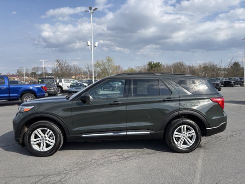 Used 2024 Ford Explorer XLT w/ Equipment Group 202A image 9