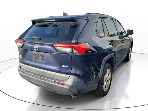 Used 2021 Toyota RAV4 XLE w/ Convenience Package FWD image 7
