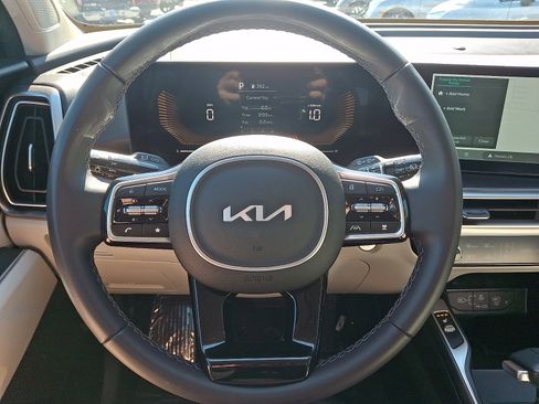 Certified 2025 Kia Sorento S AWD/4WD image 18