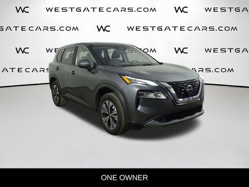 Used 2023 Nissan Rogue SV image 2