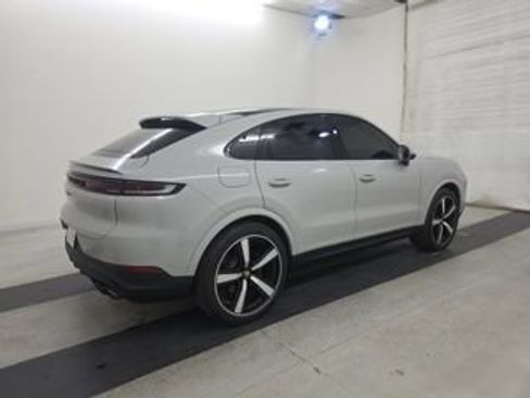Used 2024 Porsche Cayenne Coupe image 11
