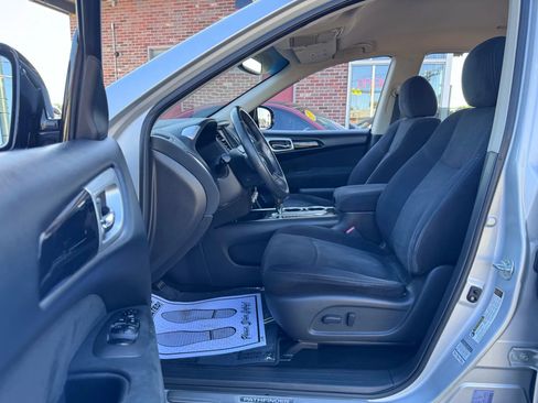 Used 2015 Nissan Pathfinder SV image 13