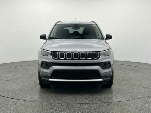 Used 2025 Jeep Compass Limited AWD/4WD image 2