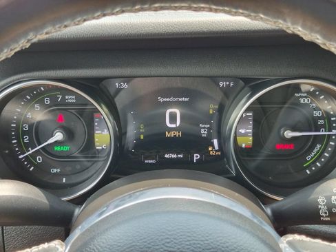 Used 2022 Jeep Wrangler Unlimited Sahara w/ Cold Weather Group AWD/4WD image 15