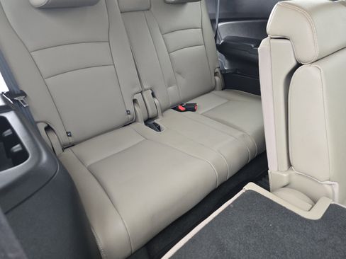 Used 2018 Honda Pilot Touring image 19