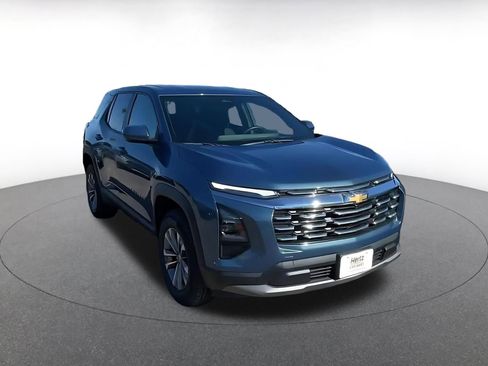 Used 2025 Chevrolet Equinox LT image 3