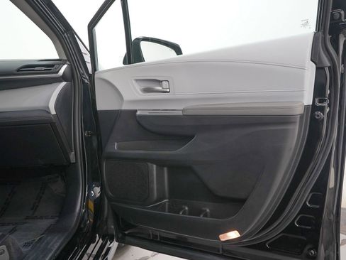 Used 2026 Toyota Sienna XLE AWD/4WD image 9