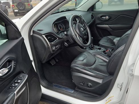 Used 2019 Jeep Cherokee Limited w/ Luxury Group image 16