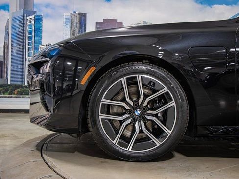 Used 2025 BMW 750e xDrive w/ Premium Package image 7